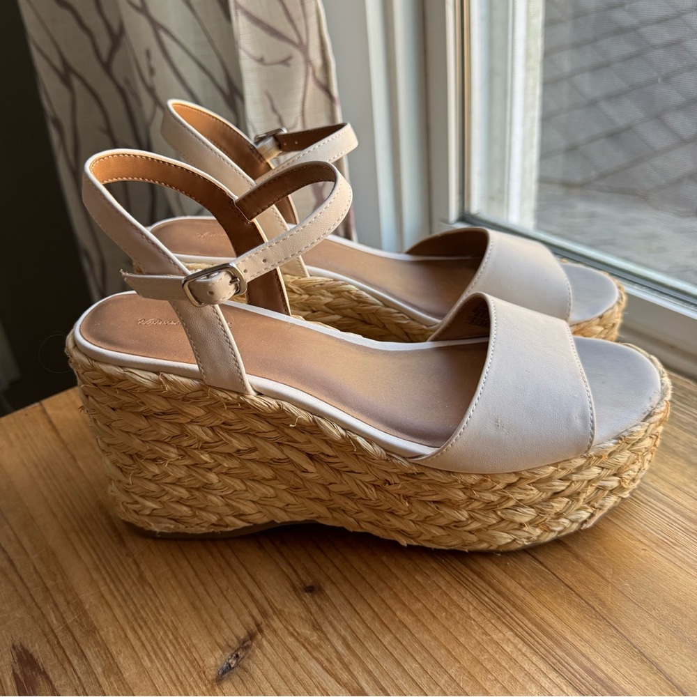 Universal Thread Espadrille Wedge Sandals 8.5 Neutral Ankle Strap Summer Shoes